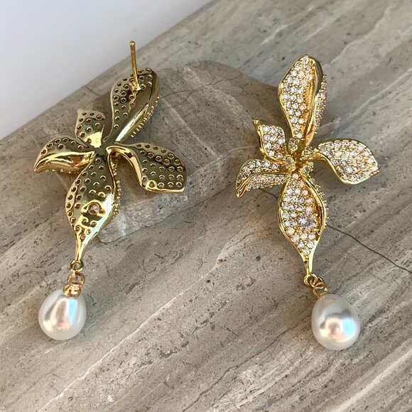 NEW ~ Anthropologie Shashi Pave Crystal Flower & Pearl Dangle Earrings - Picture 9 of 10